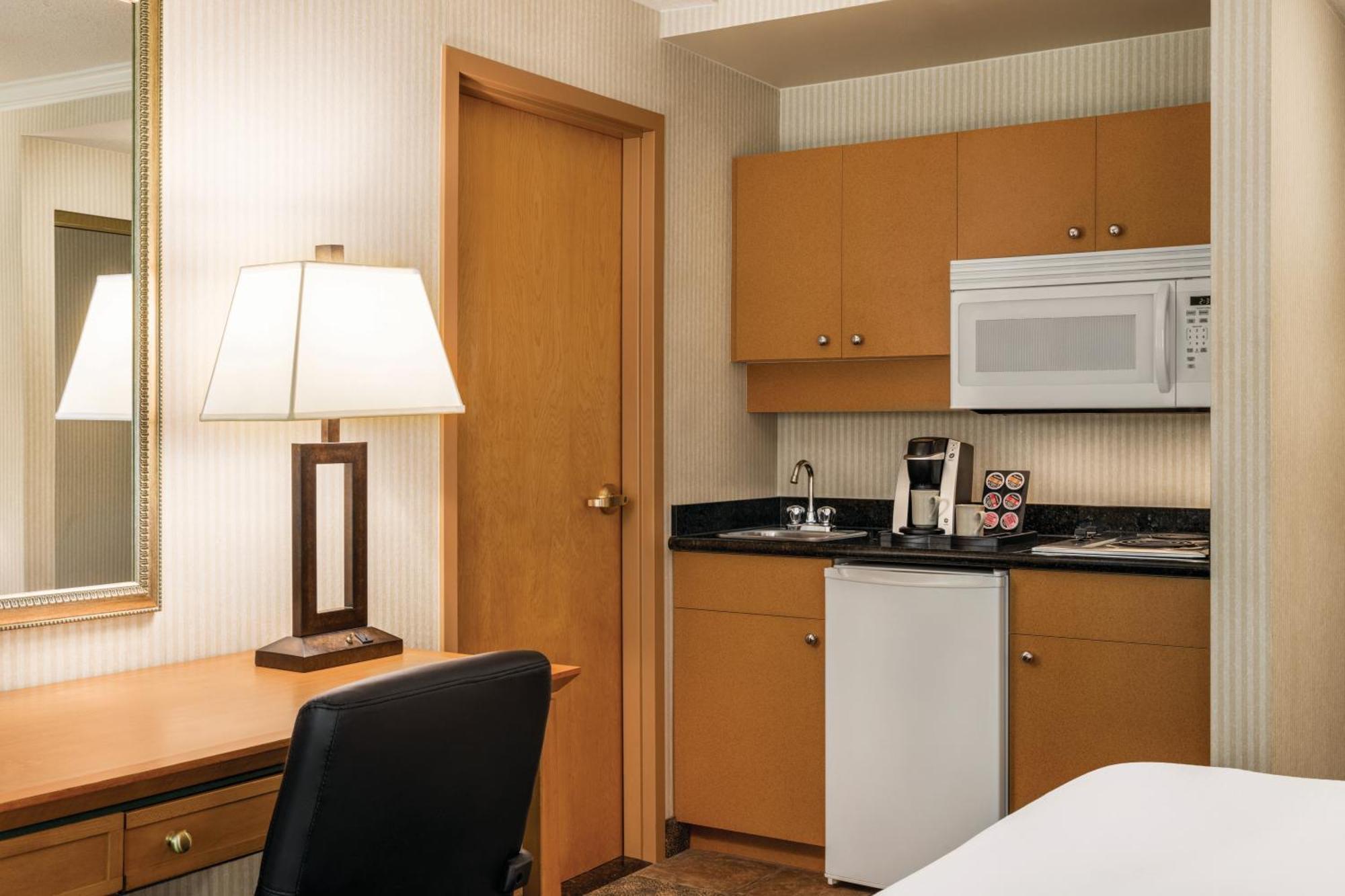 Holiday Inn & Suites North Vancouver By Ihg Eksteriør billede