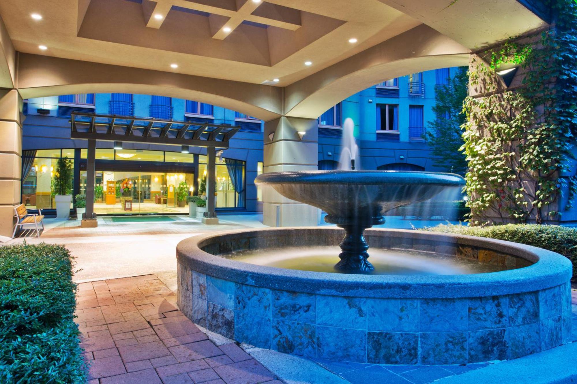 Holiday Inn & Suites North Vancouver By Ihg Eksteriør billede